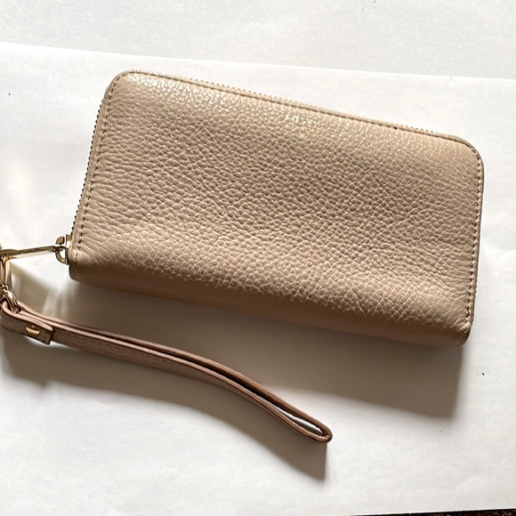 EUC Fossil Wristlet - Picture 1 of 5